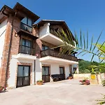 Cerro La Nina 4*